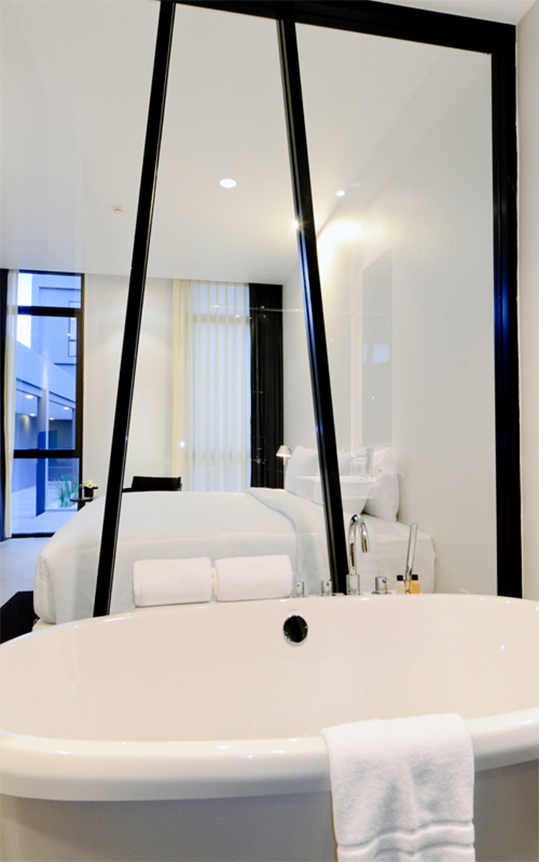 separate bathtub and shower, rainfall showerhead, free toiletries