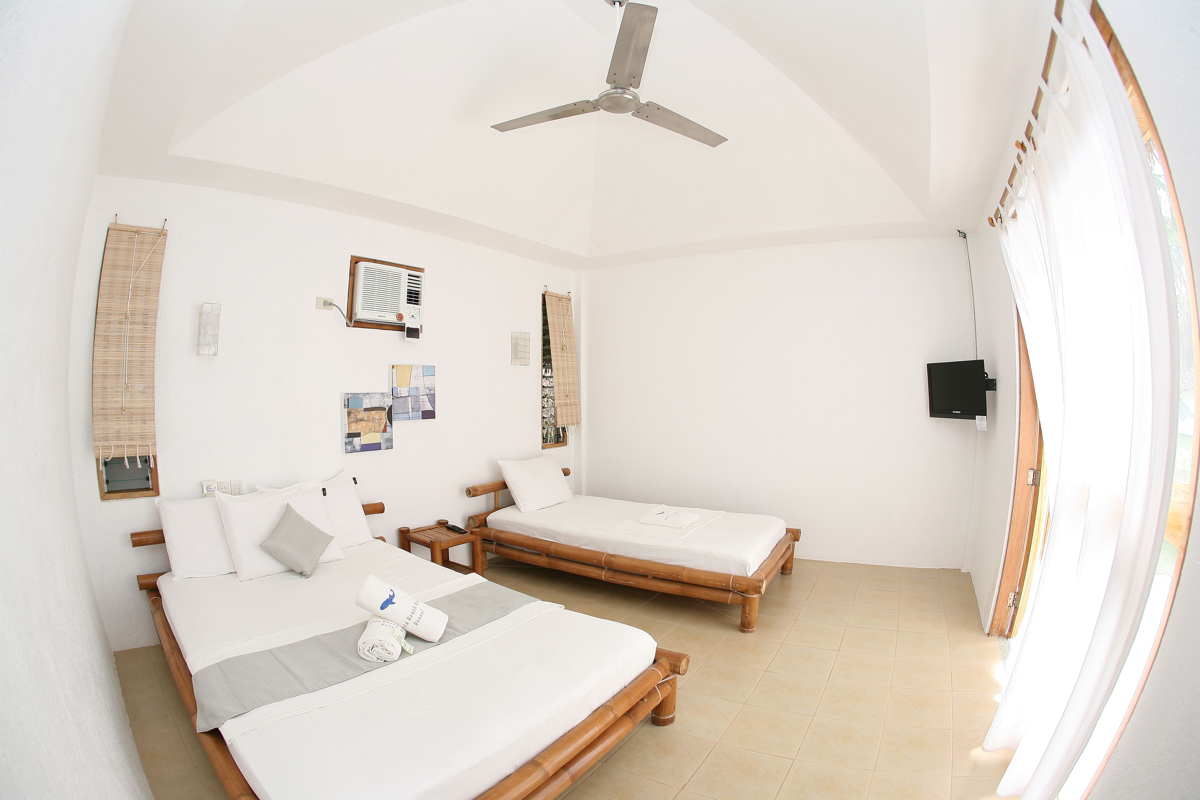 superior twin room, pool view, beachfront | bed sheets