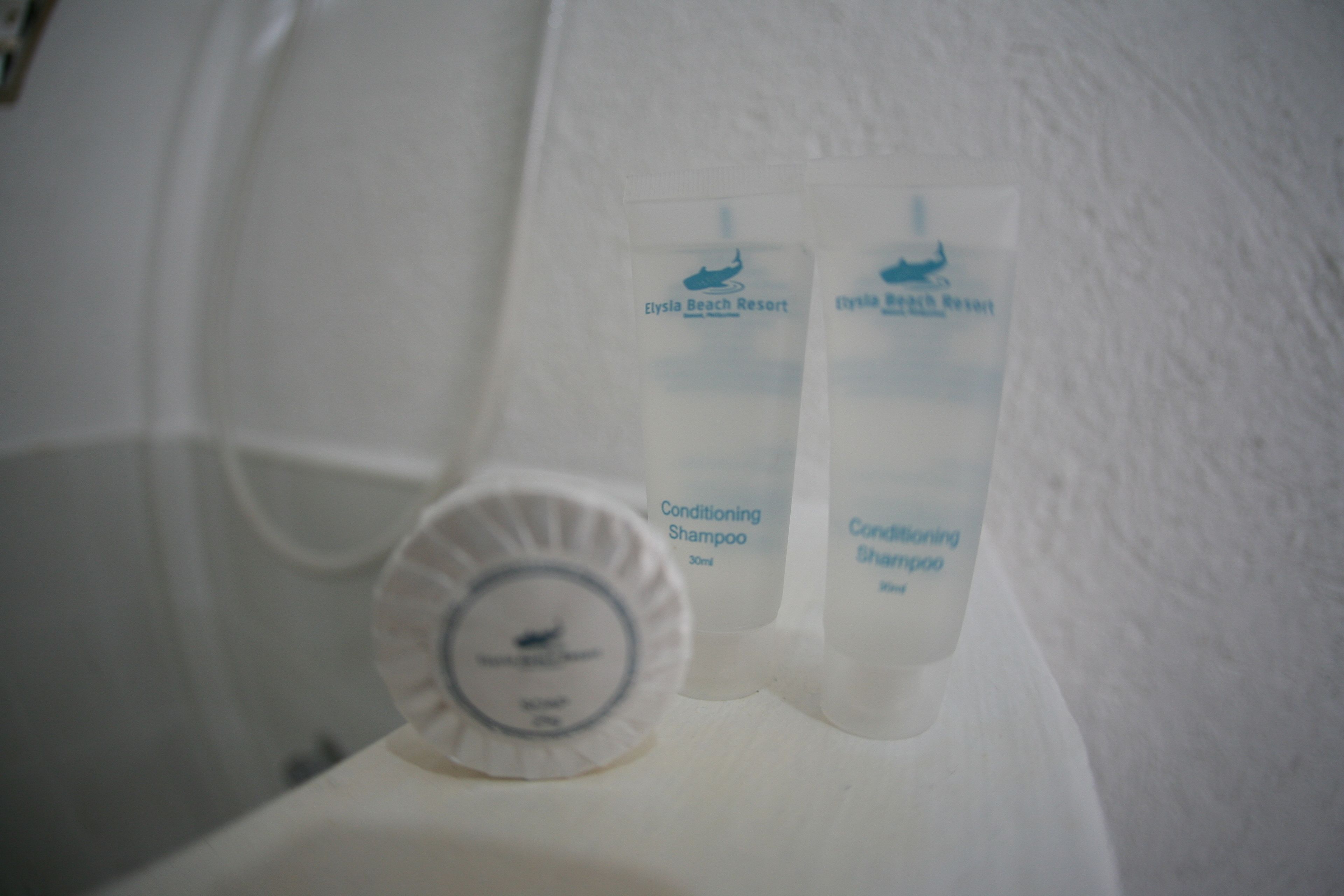 deluxe room, 1 double bed, pool view, beachfront | bed sheets