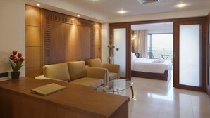 ห้องพัก, วิวทะเล (Mini Suite) | บริเวณนั่งเล่น
