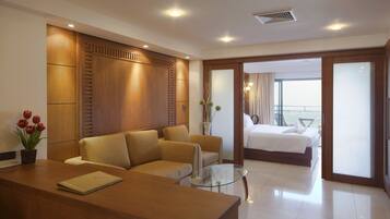 Mini Suite Seaview | Living area | TV
