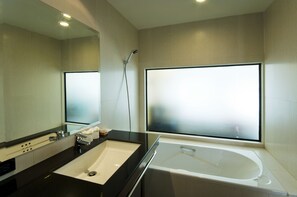 Studio (Noveau Plus) | Badezimmer | Dusche, kostenlose Toilettenartikel, Haartrockner, Handtücher