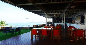 Tempat makan outdoor