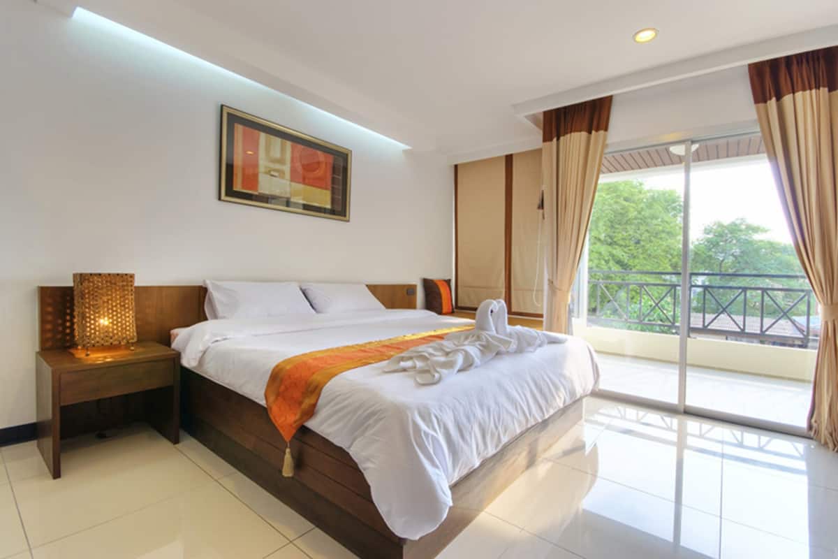 Superior Room | Minibar, in-room safe, rollaway beds, free WiFi