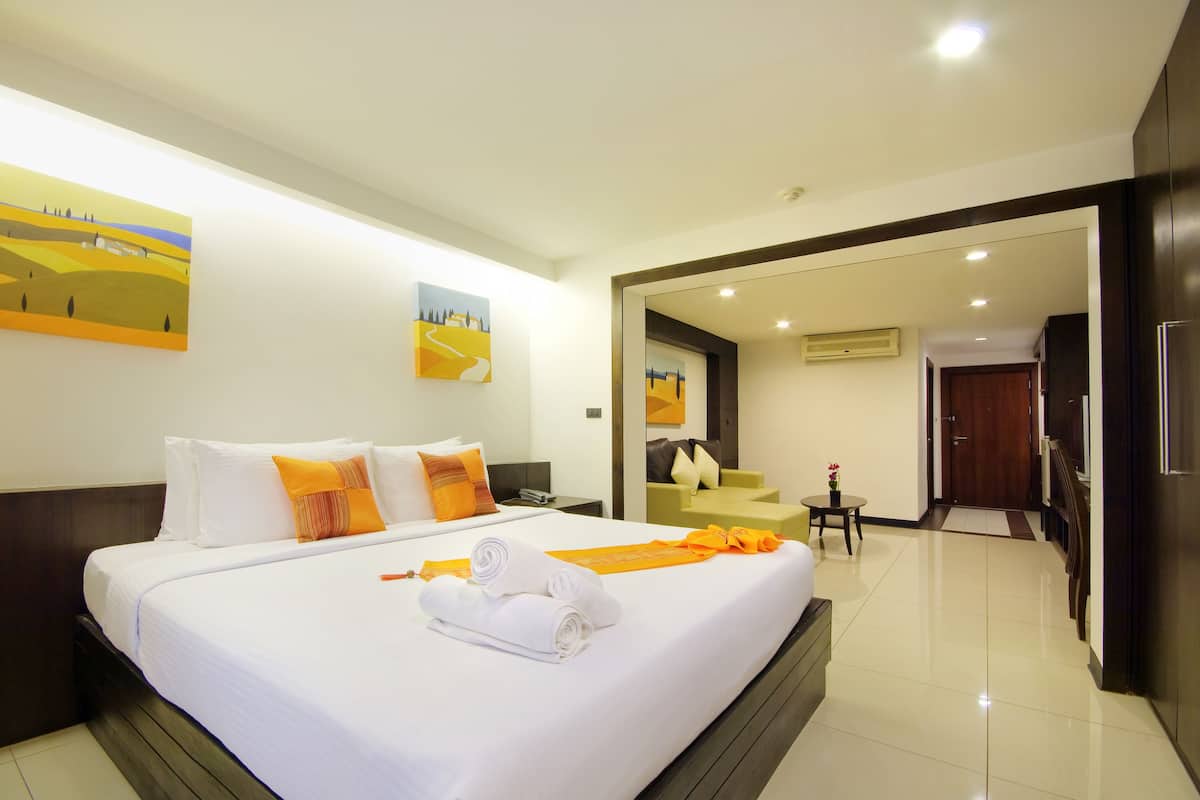 Deluxe Room | Minibar, in-room safe, rollaway beds, free WiFi
