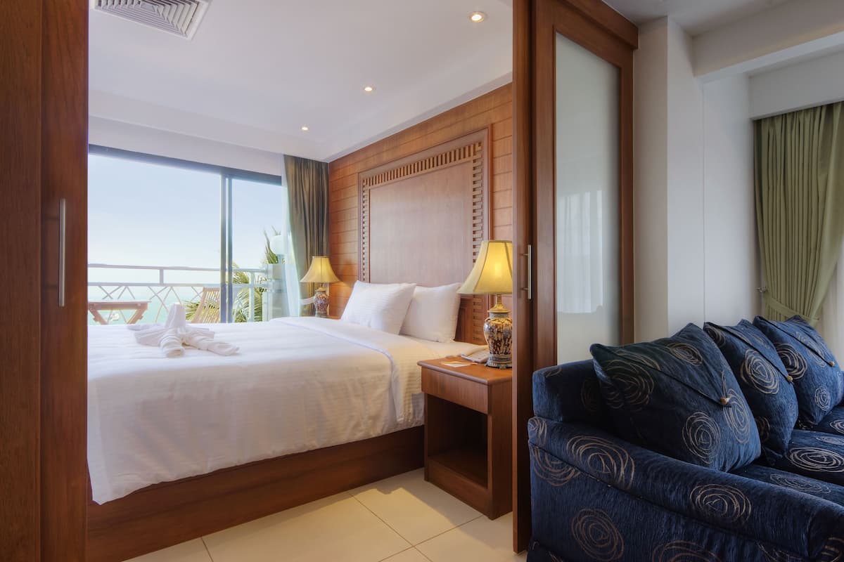 Mini Suite Seaview | Minibar, in-room safe, rollaway beds, free WiFi