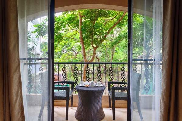 Ambassador Room 2BHK with Living Room | Balcon