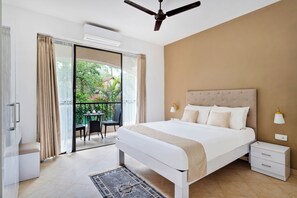Ambassador Room 2BHK with Living Room | Minibar, desk, iron/ironing board, bed sheets - Royale Assagao Resort (Assagao)