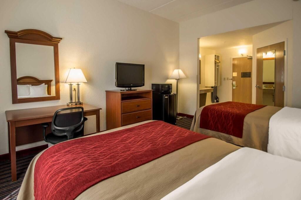 Zimmersafe, Schreibtisch, Bügeleisen/Bügelbrett, Zustellbetten