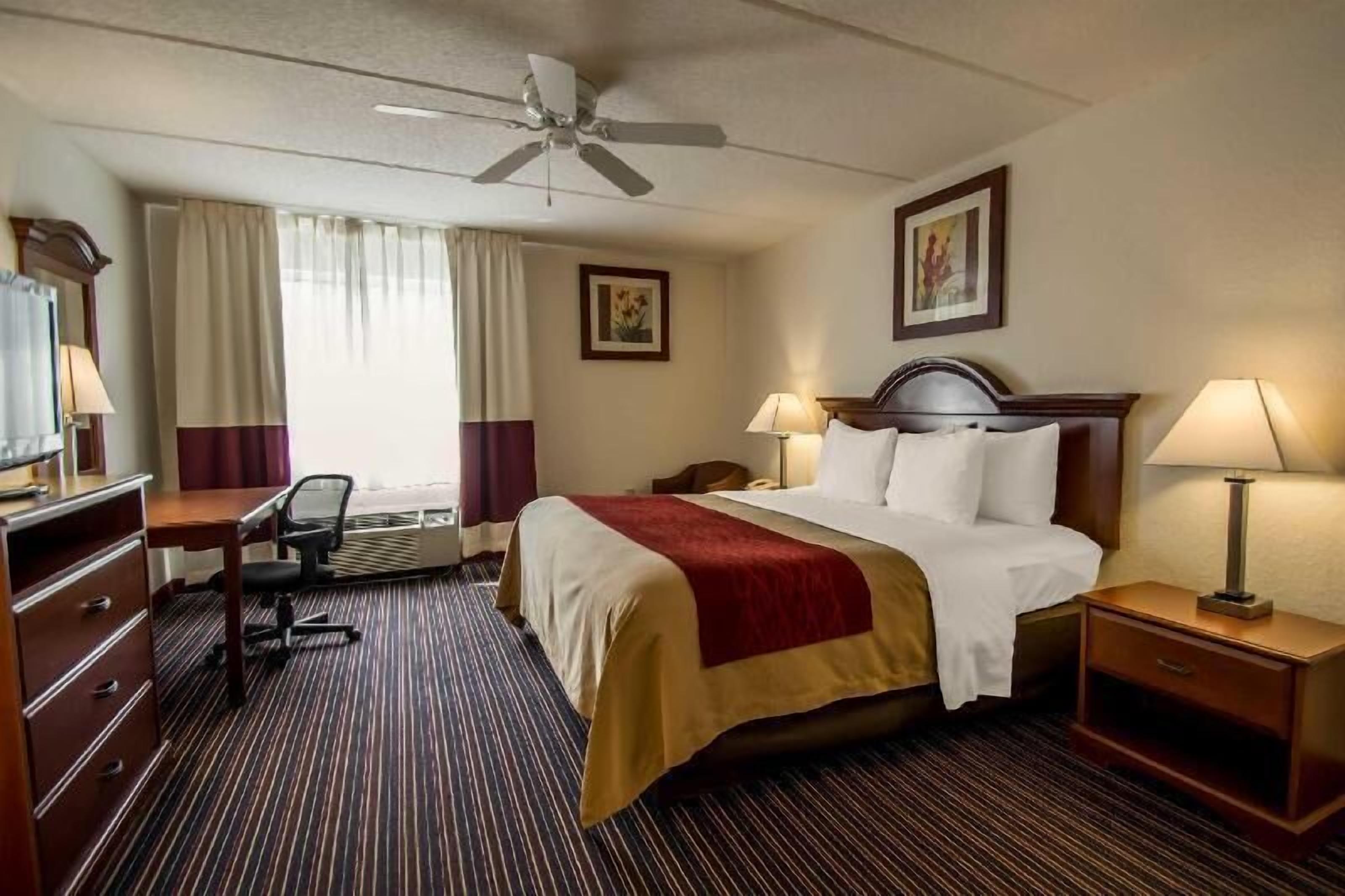 Zimmersafe, Schreibtisch, Bügeleisen/Bügelbrett, Zustellbetten