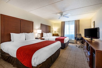 Room, 2 Queen Beds, Non Smoking | In-room safe, desk, iron/ironing board, rollaway beds at Comfort Inn Kissimmee-Lake Buena Vista South