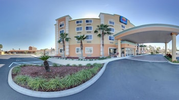 Hotel exterior and entrance at Comfort Inn Kissimmee-Lake Buena Vista South