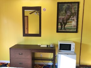 Standard Room, 1 Queen Bed | Room amenity - Heritage Inn Mahomet (Mahomet)