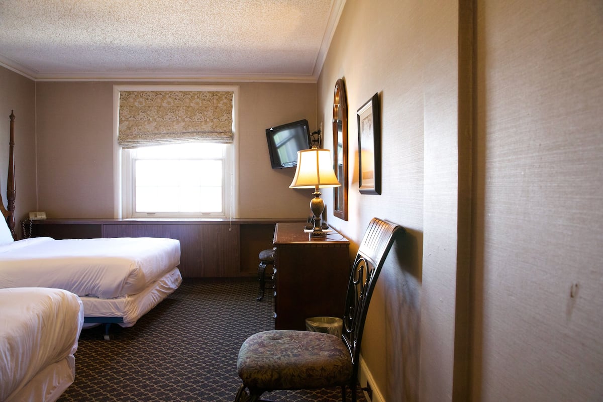 Basic Double or Twin Room, 2 Katil Kelamin (Double) | Peralatan tempat tidur hipoalergenik, dihias secara berasingan