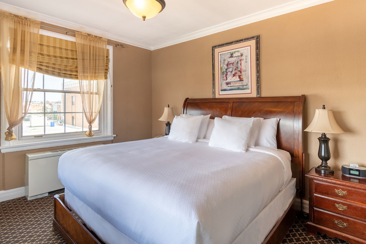 Classic Room, 1 Katil Raja (King) | Peralatan tempat tidur hipoalergenik, dihias secara berasingan