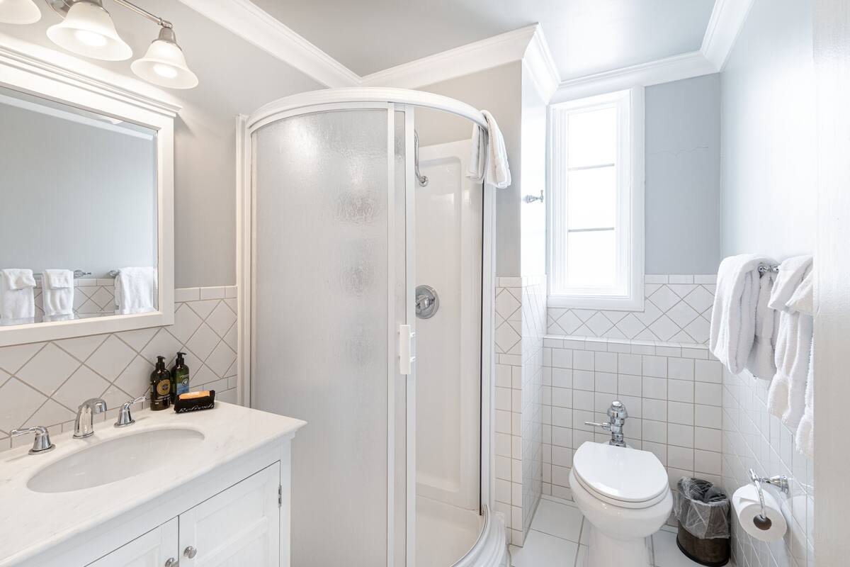 classic room, 1 king bed | bathroom | designer toiletries, hair dryer, bathrobes, towels