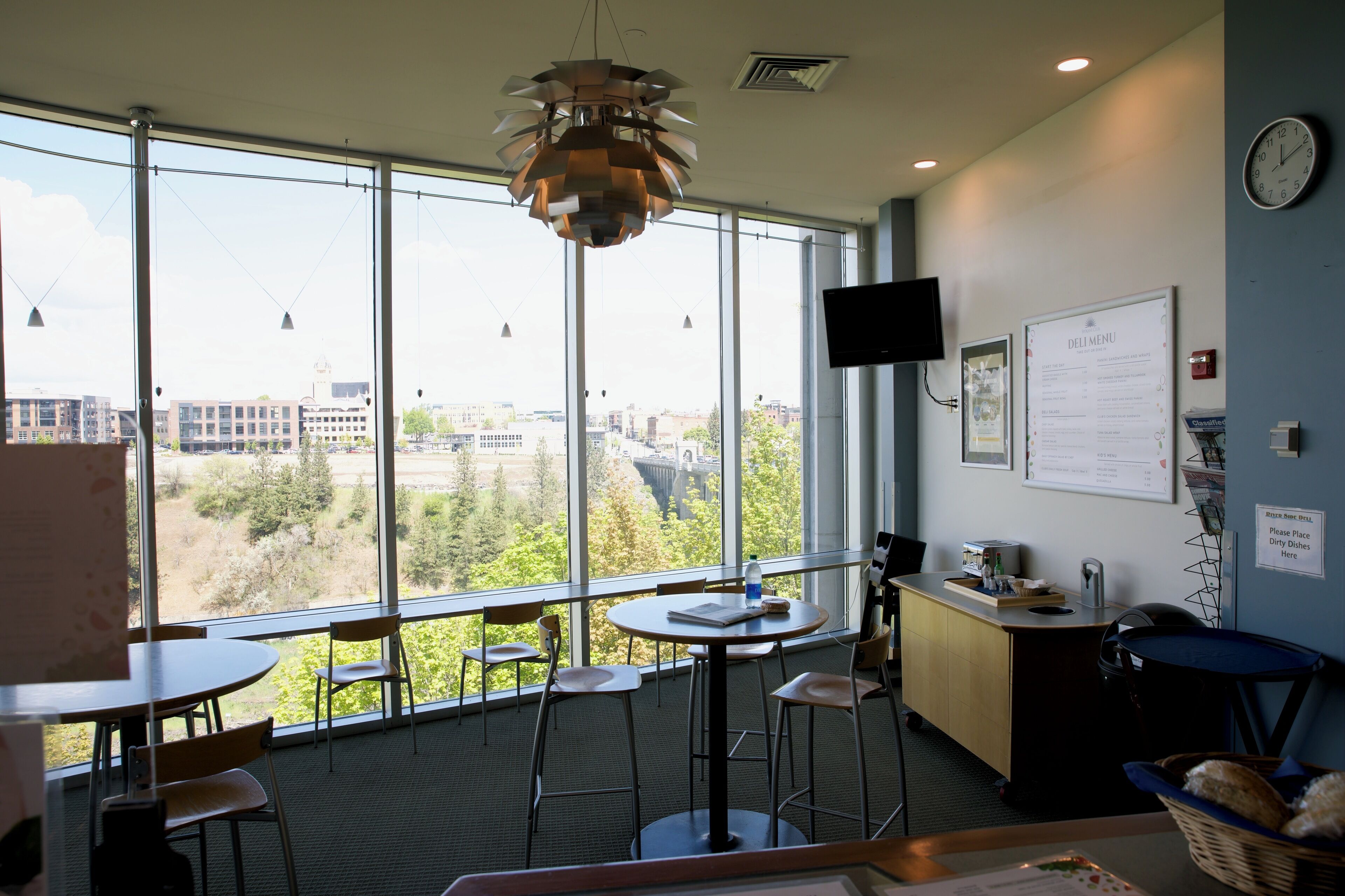 breakfast, lunch and dinner served