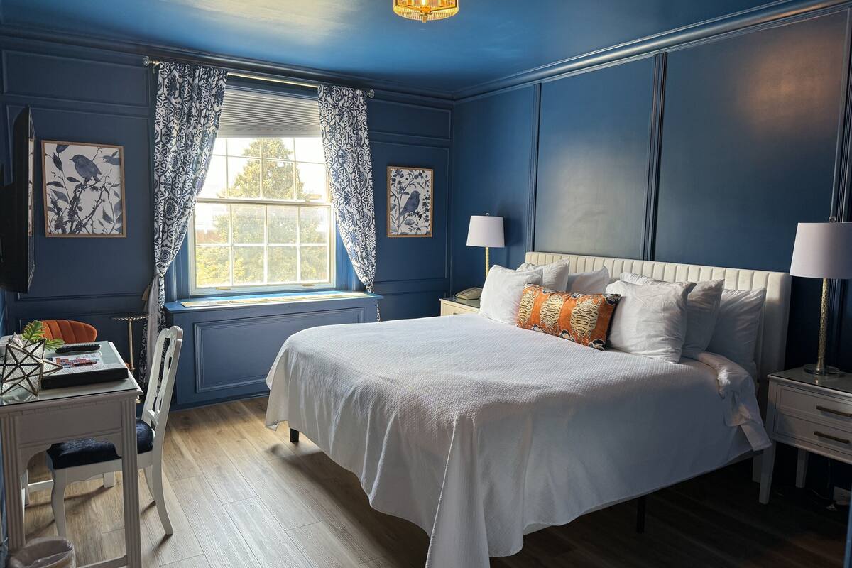 design room | hypo-allergenic bedding, individually decorated, individually furnished