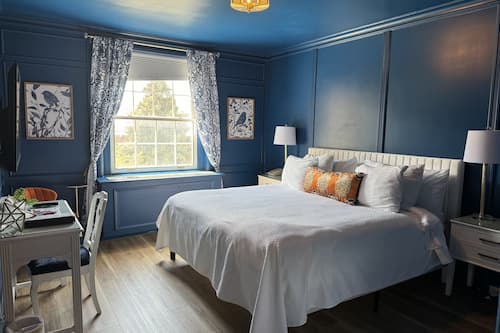 Design Room | Hypo-allergenic bedding, individually decorated, individually furnished