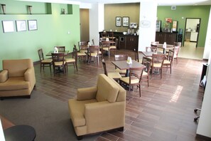 朝食 (ビュッフェ 、無料)