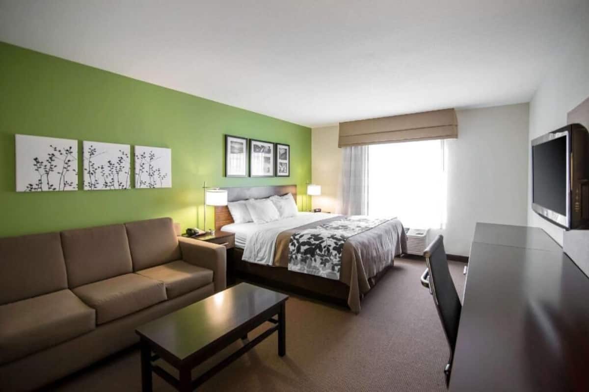 Desk, iron/ironing board, free cots/infant beds, free WiFi