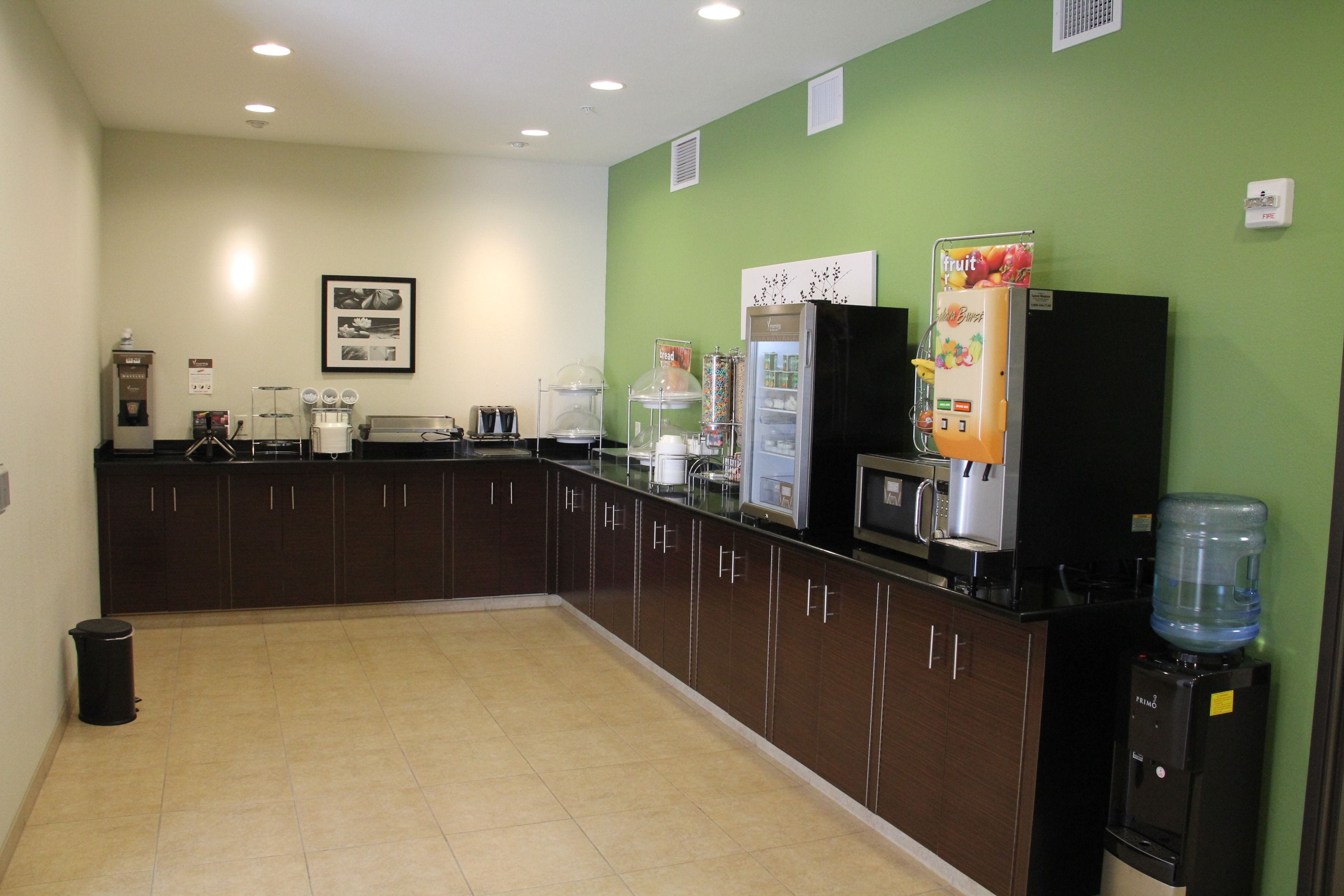 free buffet breakfast