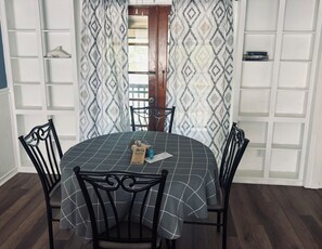 Flat-screen TV - River Wilderness Waterfront Cabins (Everglades City)
