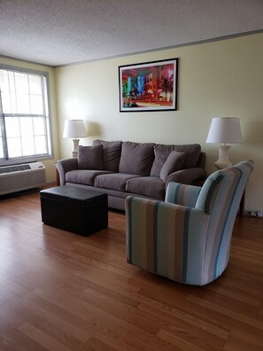 Flat-screen TV - River Wilderness Waterfront Cabins (Everglades City)