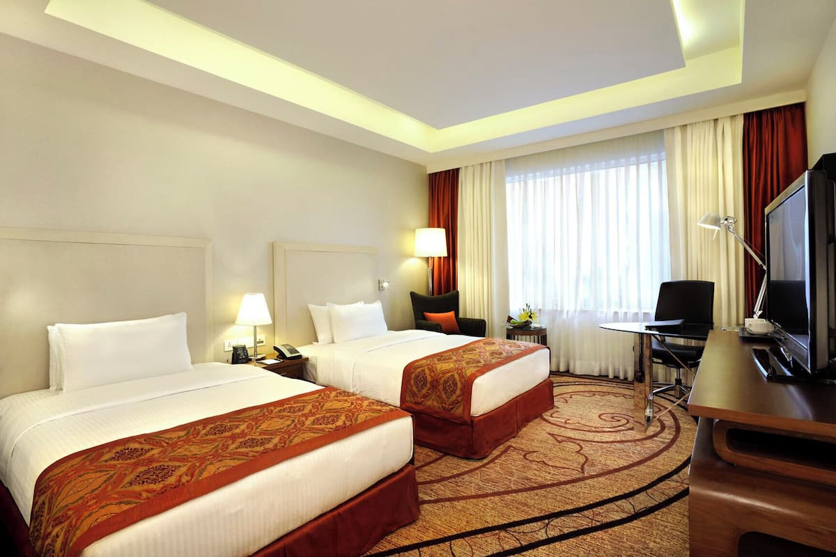 Premium bedding, minibar, in-room safe, desk