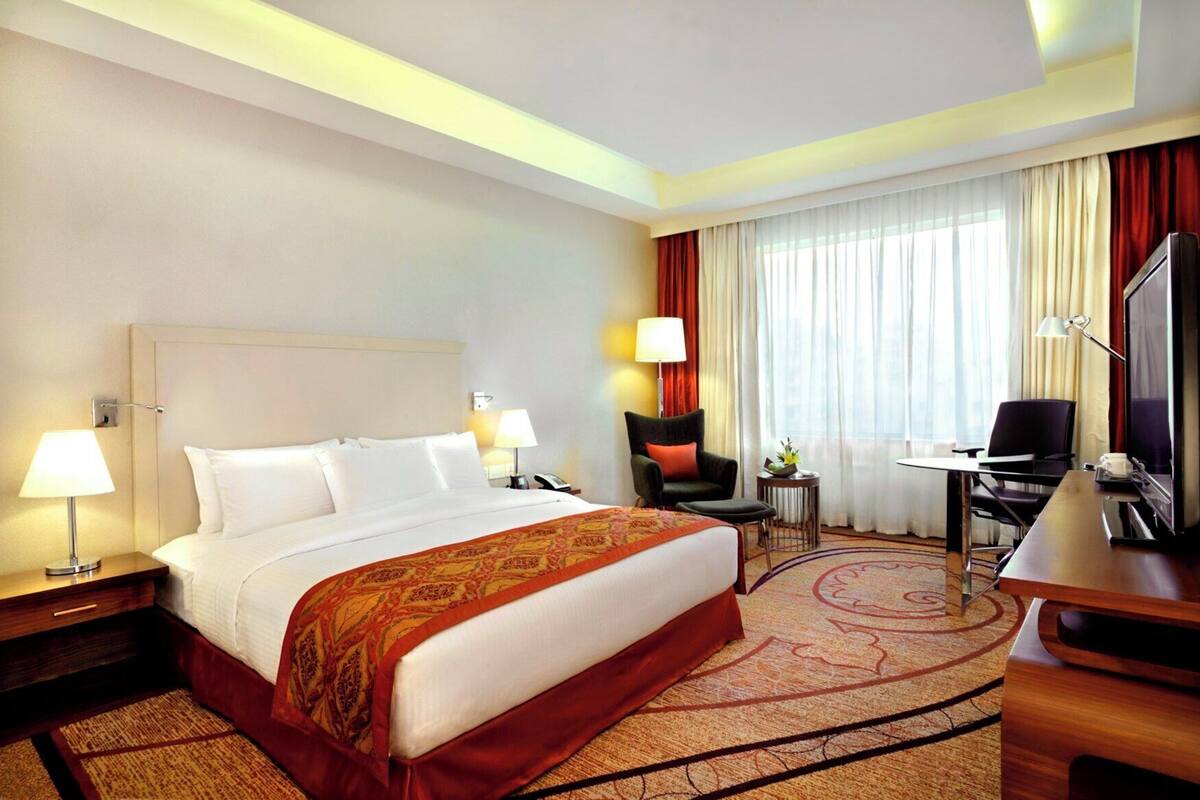 Premium bedding, minibar, in-room safe, desk