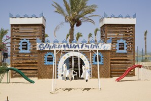 Children’s play area – outdoor