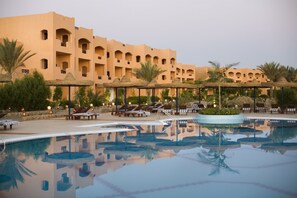 Seasonal outdoor pool, pool umbrellas - Blend Elphistone Resort (Marsa Alam)