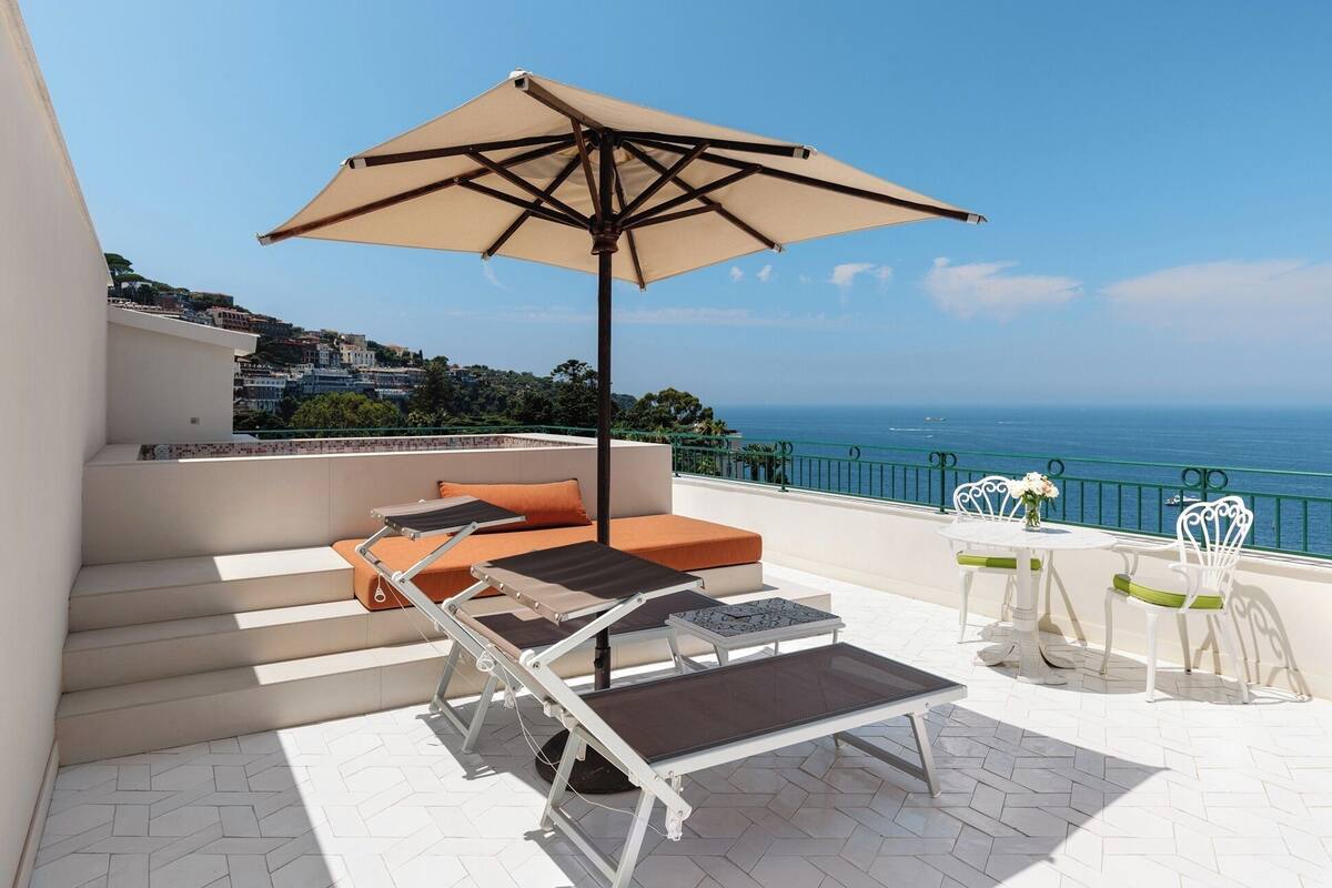 Suite, Sea View | Premium bedding, minibar, in-room safe, desk
