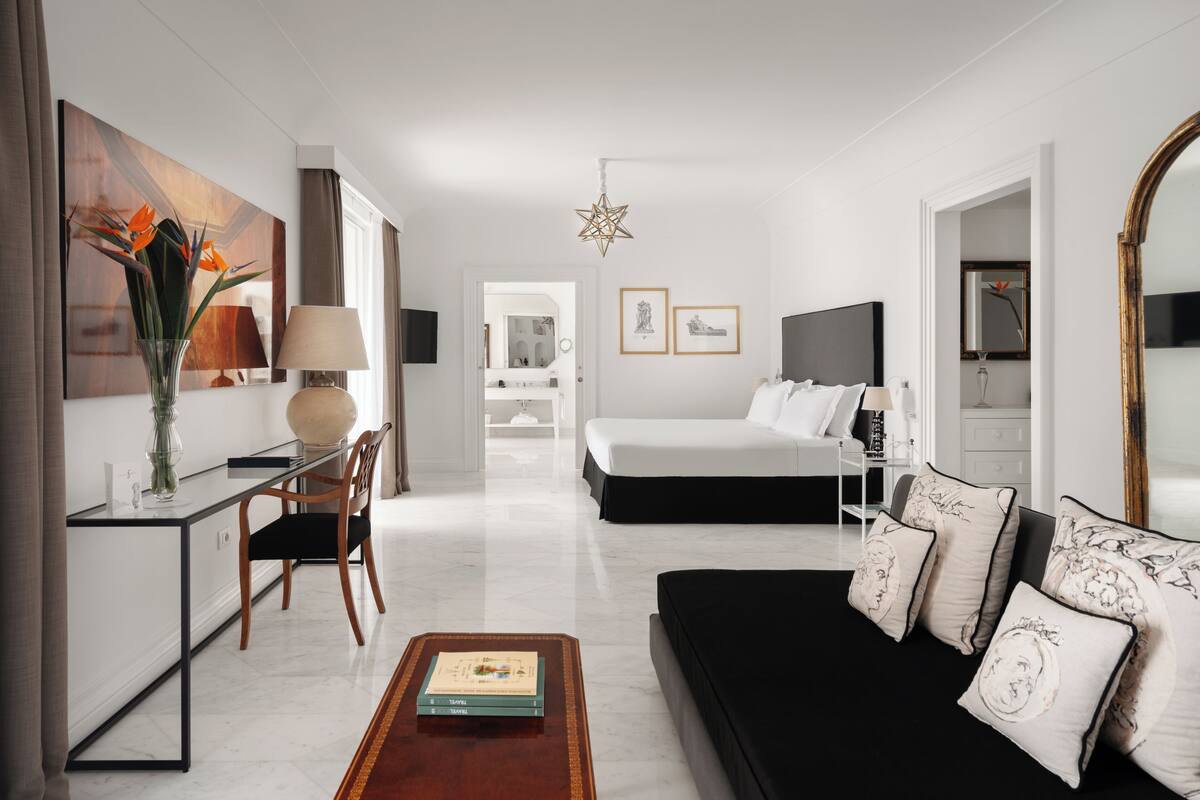 Suite, Sea View | Premium bedding, minibar, in-room safe, desk