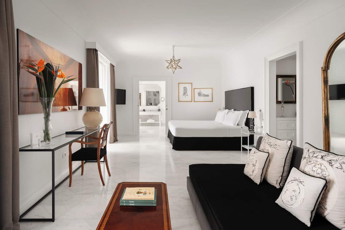 Suite, Sea View