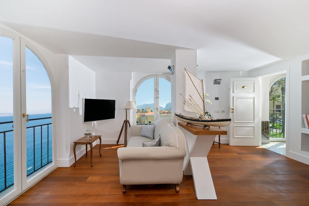 Suite, Hot Tub, Sea View (Vesuvio) | Premium bedding, minibar, in-room safe, individually decorated