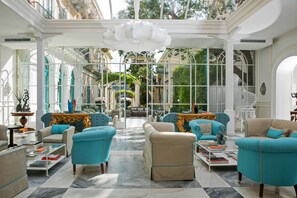 Lobby sitting area - Bellevue Syrene (Sorrento)