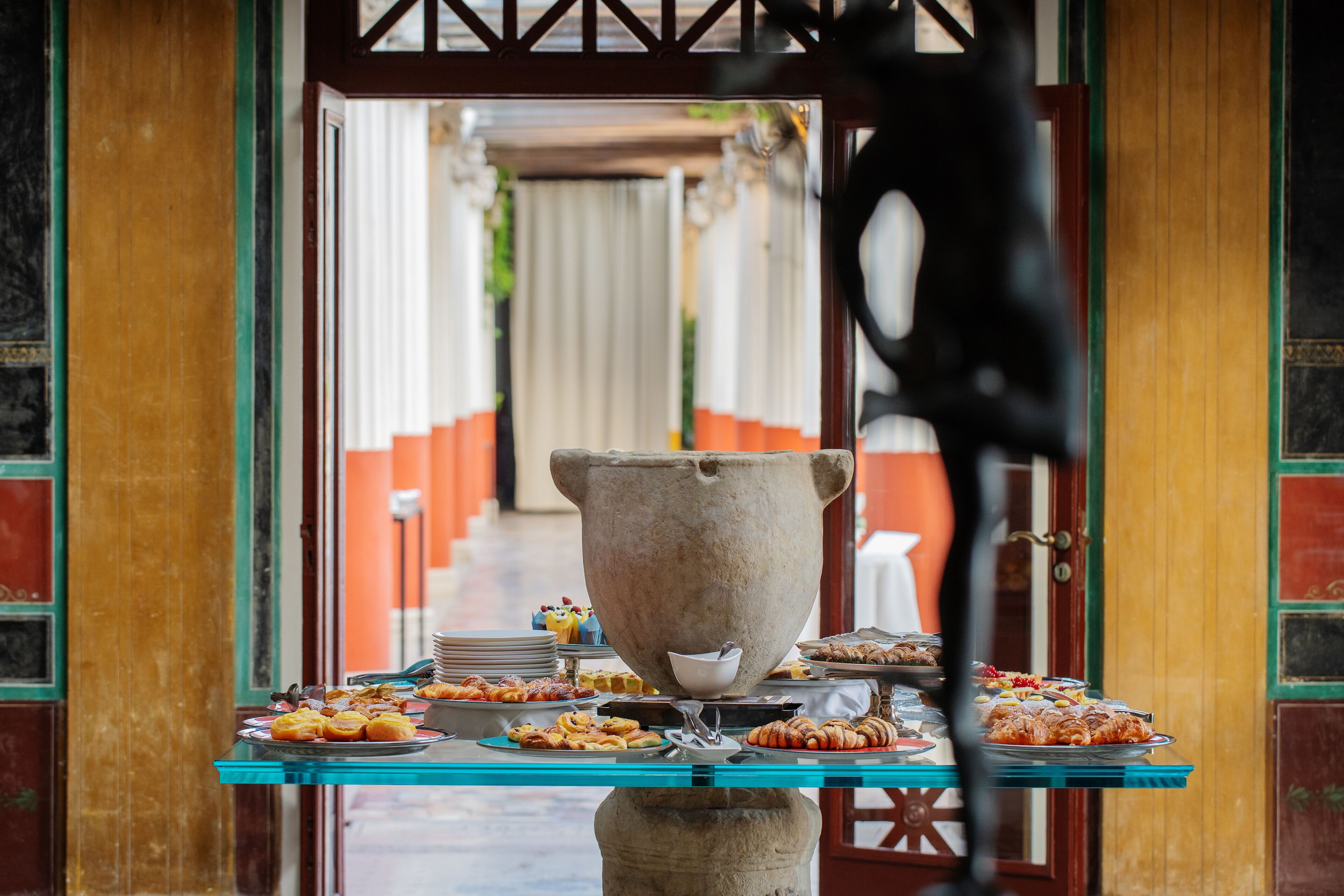 Café da manhã com buffet grátis todos os dias