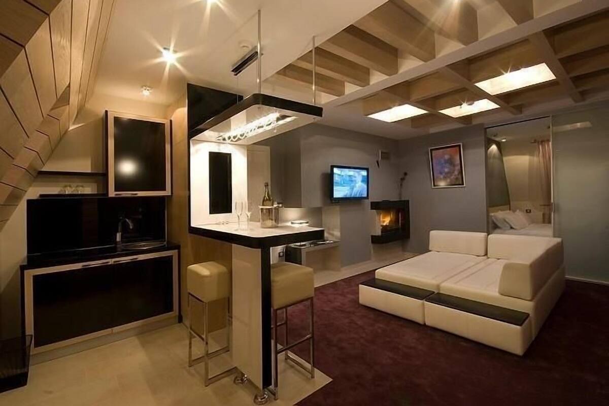 Premium bedding, pillowtop beds, minibar, in-room safe
