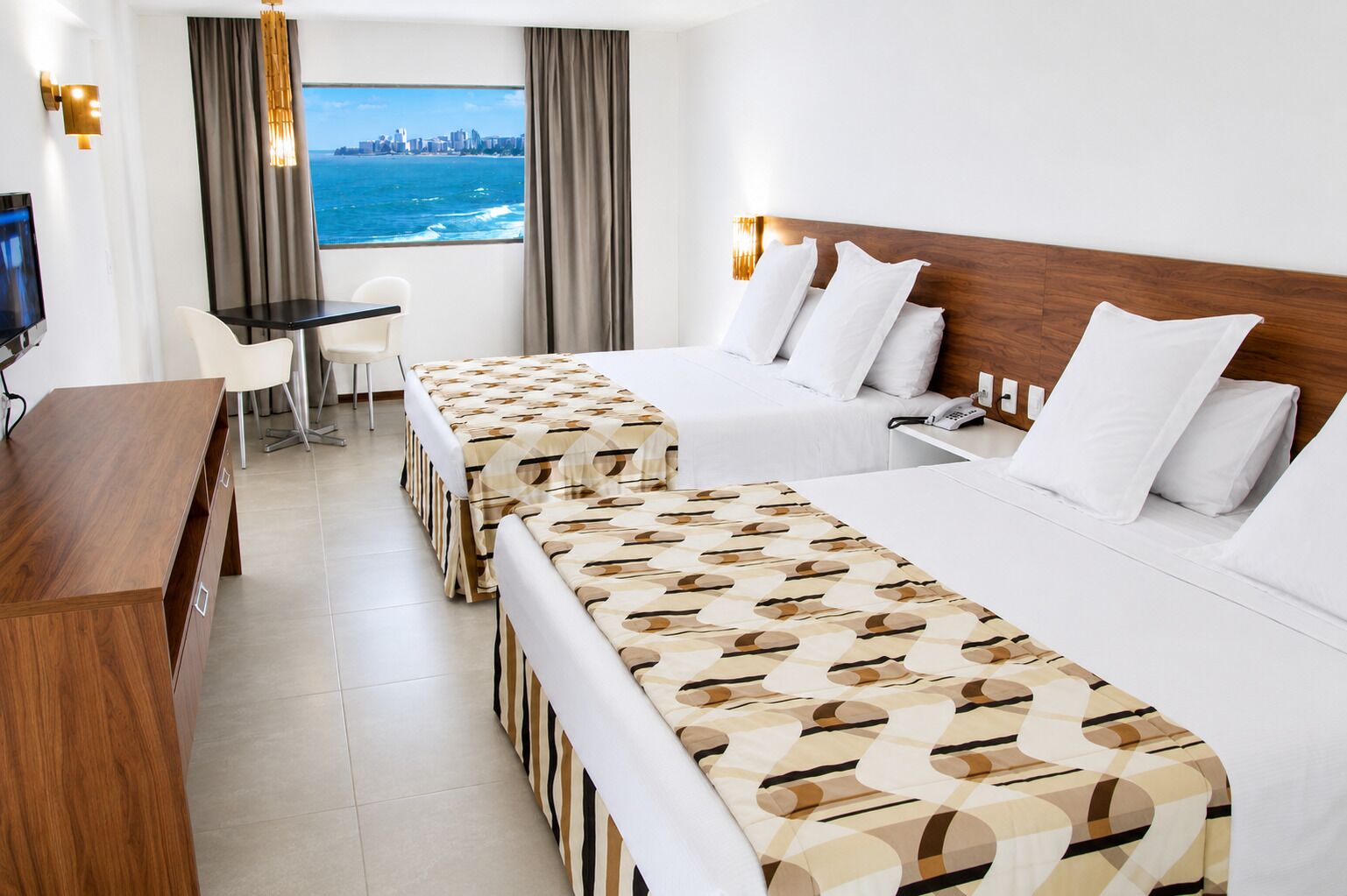 Ropa de cama de alta calidad y minibar 