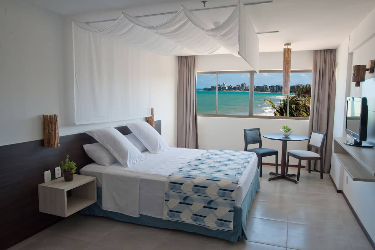 Standard Double Room | Premium bedding, minibar, in-room safe, free WiFi