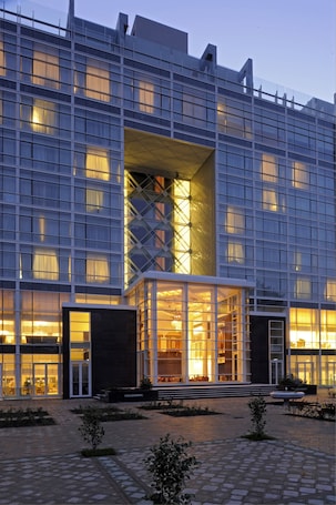 住宿正面 - 傍晚/夜晚