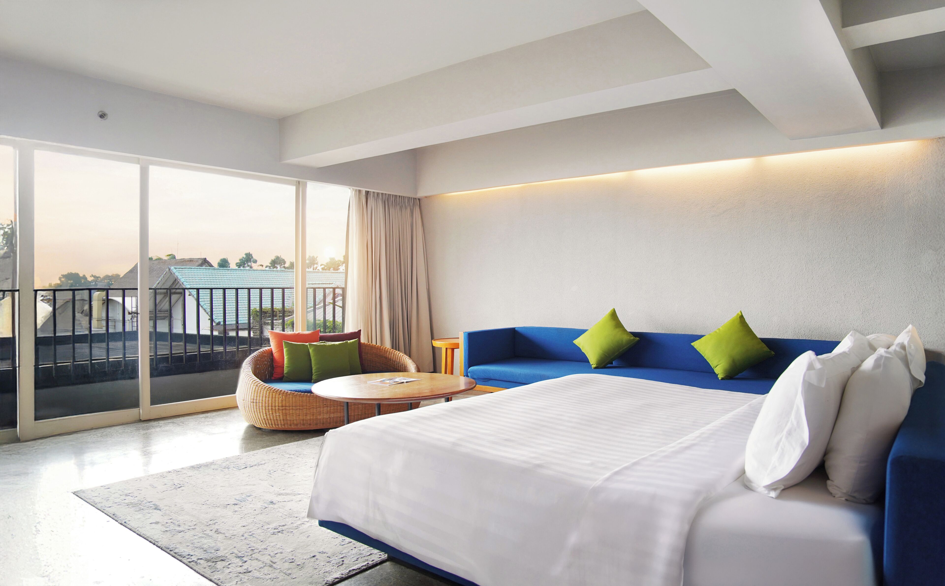 Corner Suite | Premium bedding, minibar, in-room safe, desk