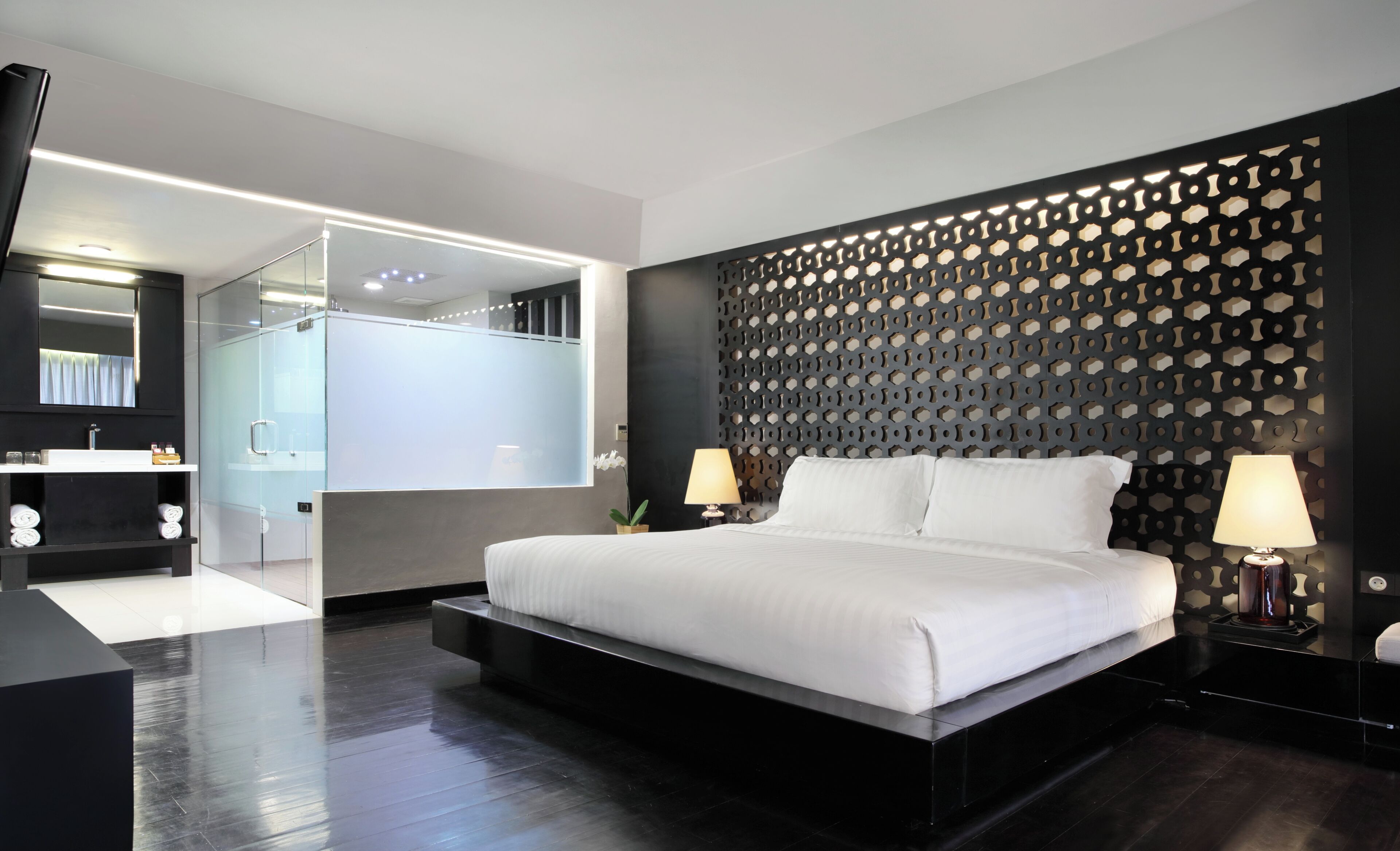 Penthouse | Premium bedding, minibar, in-room safe, desk