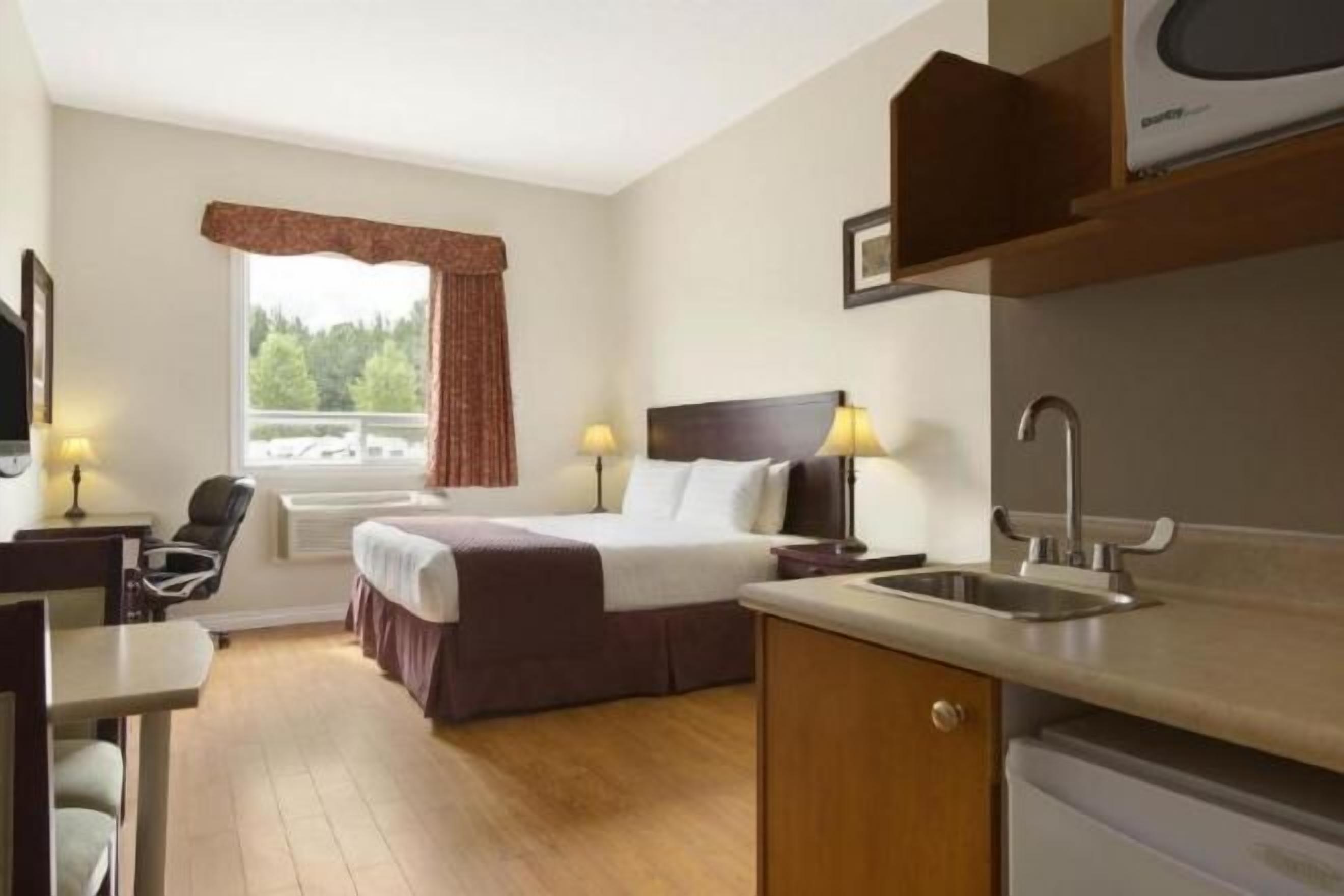 Desk, iron/ironing board, rollaway beds, free WiFi