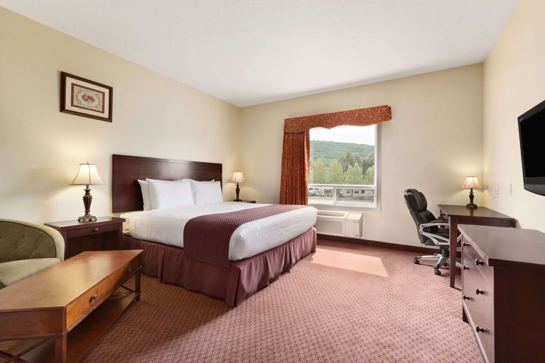 Desk, iron/ironing board, rollaway beds, free WiFi