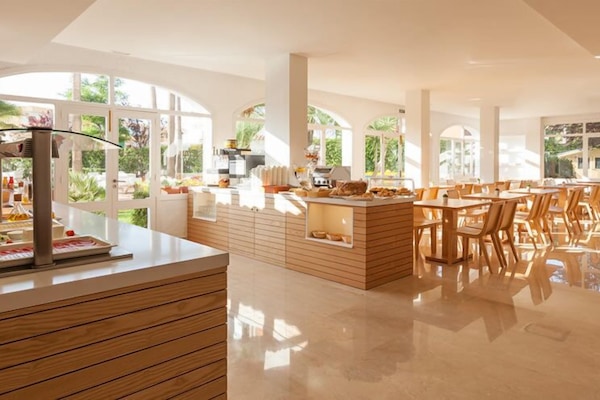 Daily buffet breakfast (EUR 13 per person)