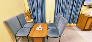 Habitación familiar | Área de sala de estar | Televisión
