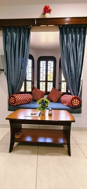 Superior Room | Living area | TV