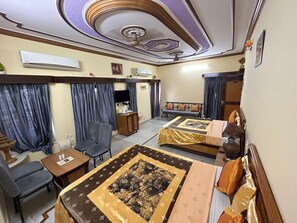 Family Room | Minibar, in-room safe, desk, free WiFi - Hotel Moonlight (Jaisalmer)
